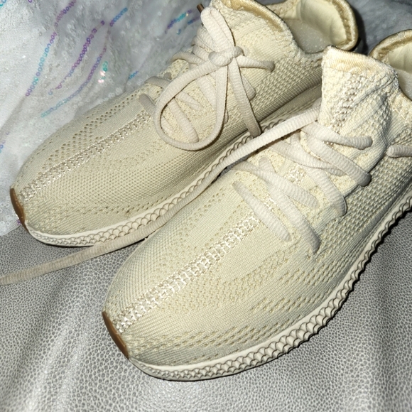 CREAM SNEAKERS 👟 - Picture 2 of 4